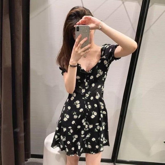 🔥🔥🔥Zara Black Floral Mini Dress - Picture 4 of 10